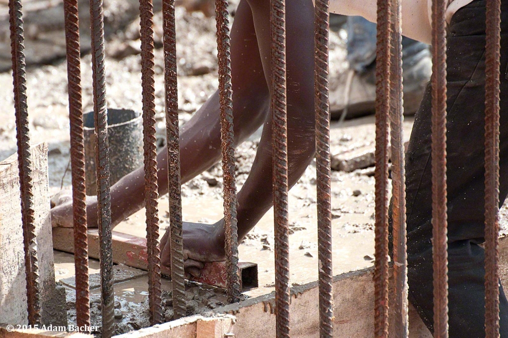 portland oregon editorial photographer - rwanda construction worker